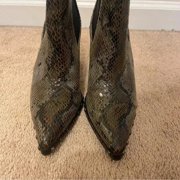 Dodger Snakeskin-Print Chelsea Boots 🔥 gunmetal-tone stud accents Size 9.5 - Picture 9 of 10